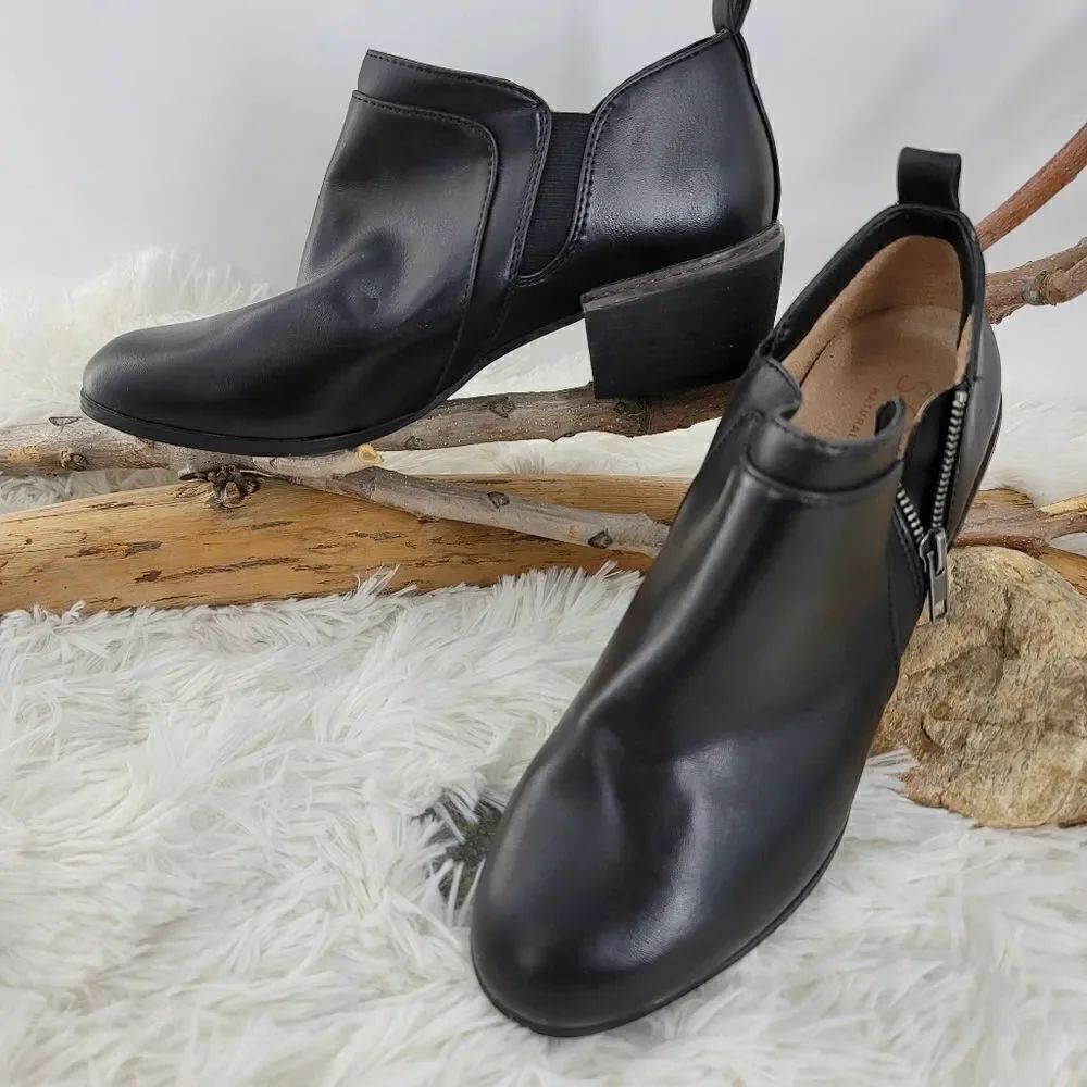 Naturalizer Soul faux leather short booties black